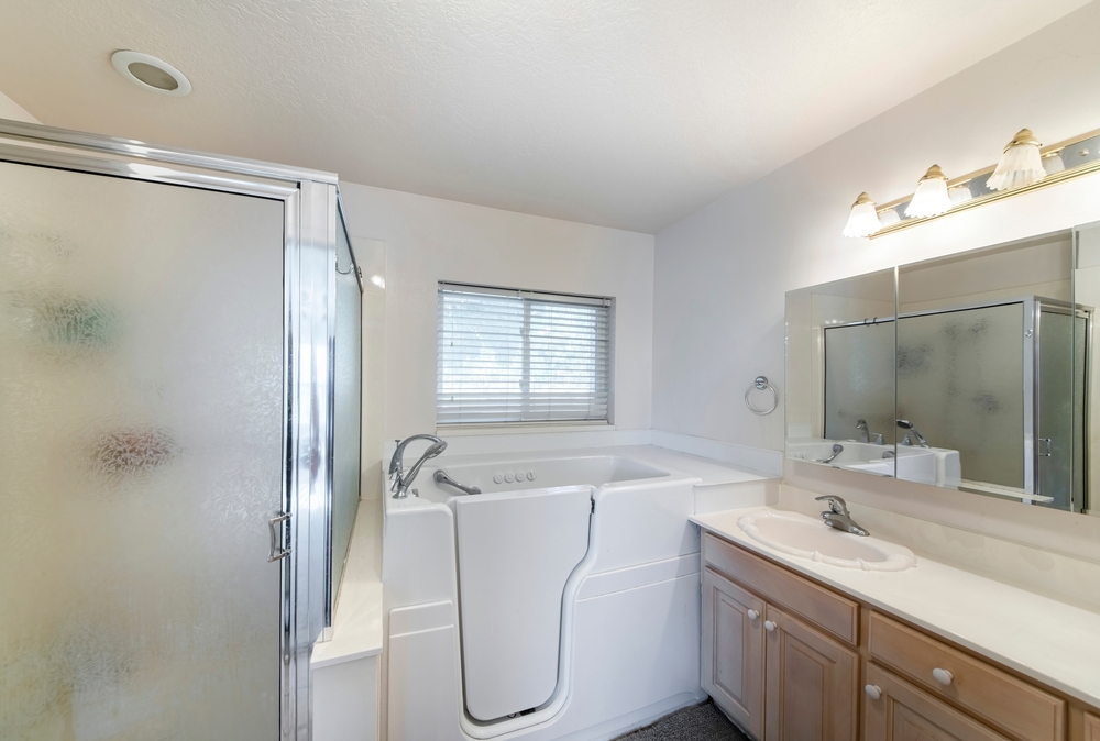 How to Save Money When Shopping for a Walk-In Tub